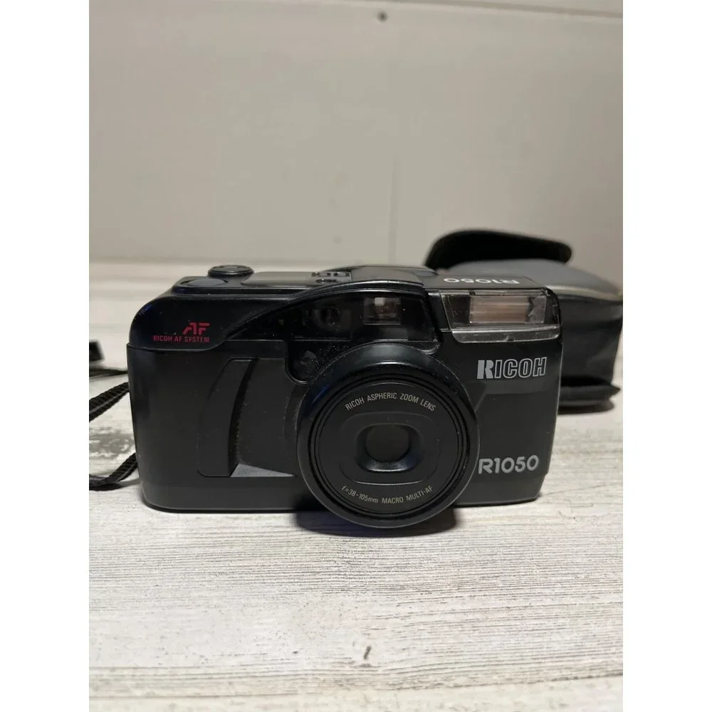Ricoh R1050 Point and Shoot film camera with film vintage